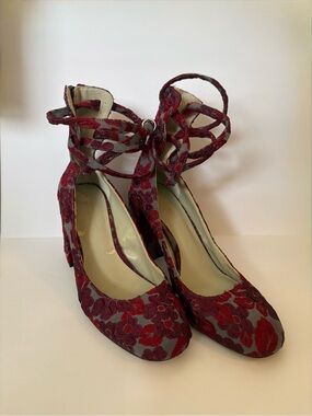 Embroidered Floral Pumps
